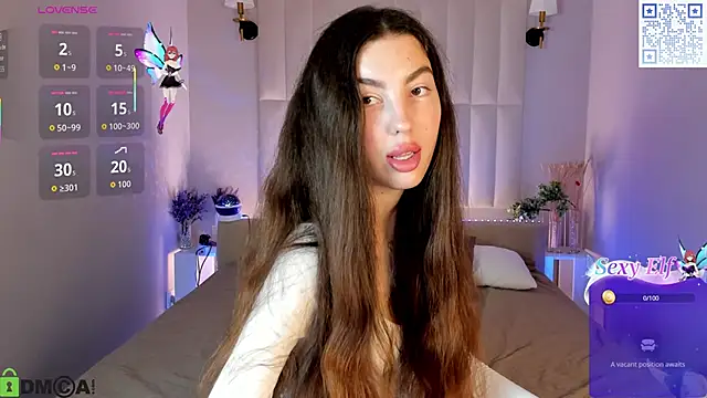 Snapshot of LiraRevery chatting on 12.15.25 LiraRevery online show from 12.15.25