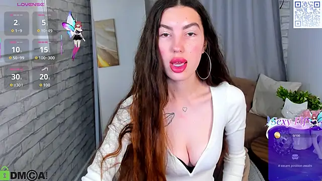 Snapshot of LiraRevery chatting on 12.18.25 LiraRevery online show from 12.18.25