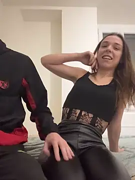 Snapshot of DuoDesir1 chatting on 12.19.25 DuoDesir1 online show from 12.19.25