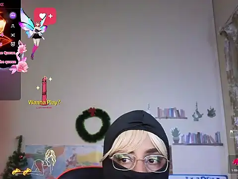 Snapshot of LaReineCleo chatting on 12.02.25 LaReineCleo online show from 12.02.25