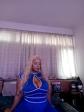 Snapshot of LaReineCleo chatting on 05.12.26 LaReineCleo online show from 05.12.26
