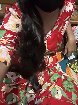 Snapshot of cutestpearl chatting on 11.24.25 cutestpearl online show from 11.24.25