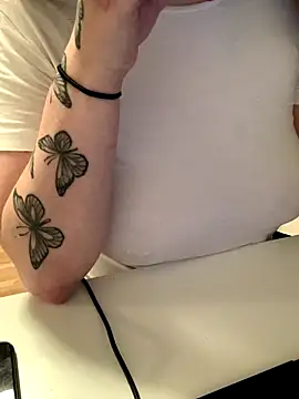 Snapshot of Ghostbaby02 chatting on 12.18.25 Ghostbaby02 online show from 12.18.25