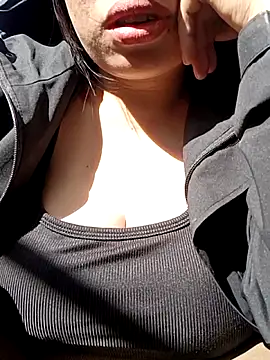 Snapshot of Pampirara chatting on 11.28.25 Pampirara online show from 11.28.25