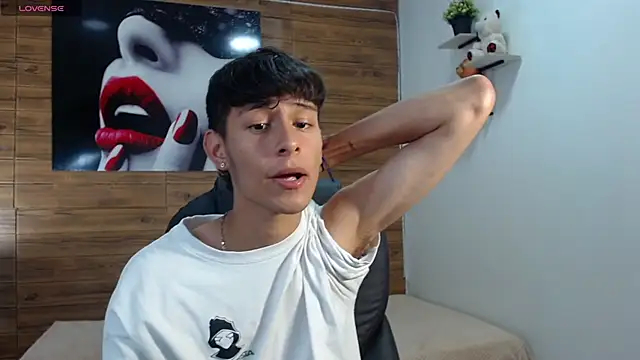 Snapshot of DraxBlade09 chatting on 11.19.25 DraxBlade09 online show from 11.19.25