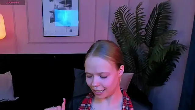 lucy loy online show from 05.12.26