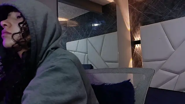 pettymoon1 online show from 12.23.25