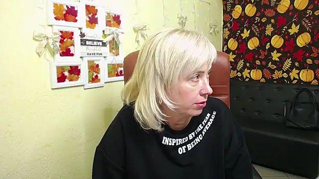 Snapshot of LaurenWishy chatting on 12.01.25 LaurenWishy online show from 12.01.25