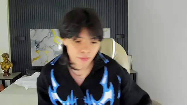 Snapshot of Sylasfrost chatting on 11.30.25 Sylasfrost online show from 11.30.25