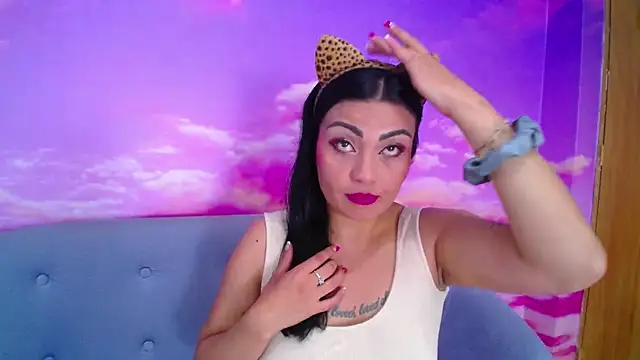 Snapshot of mei_kora chatting on 11.20.25 mei kora online show from 11.20.25