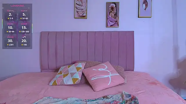 Snapshot of mei_kora chatting on 12.23.25 mei kora online show from 12.23.25