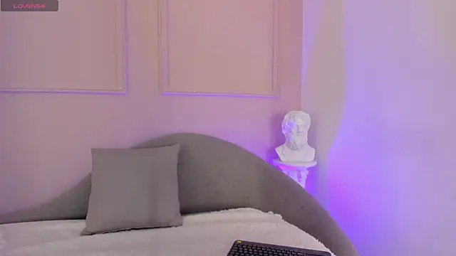 Snapshot of cleo_johnson chatting on 11.23.25 cleo johnson online show from 11.23.25