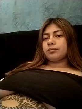 Snapshot of Emmyxxx chatting on 12.22.25 Emmyxxx online show from 12.22.25