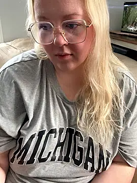 Snapshot of Kennaknox chatting on 01.11.26 Kennaknox online show from 01.11.26