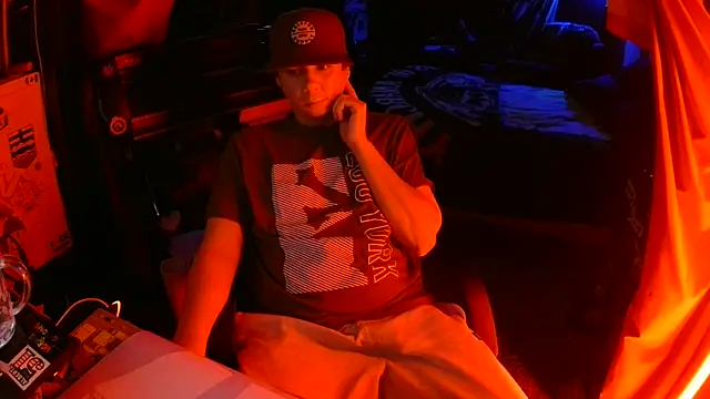 Snapshot of Bowerboi chatting on 11.22.25 Bowerboi online show from 11.22.25