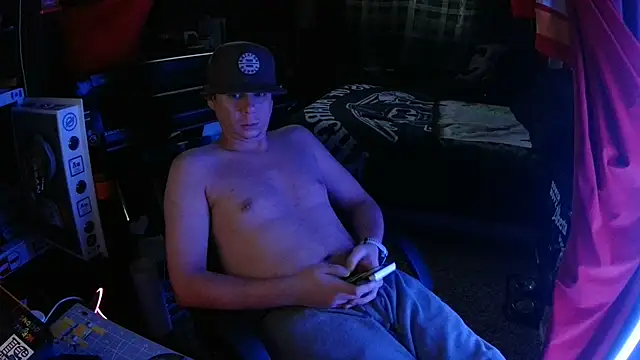 Snapshot of Bowerboi chatting on 11.22.25 Bowerboi online show from 11.22.25