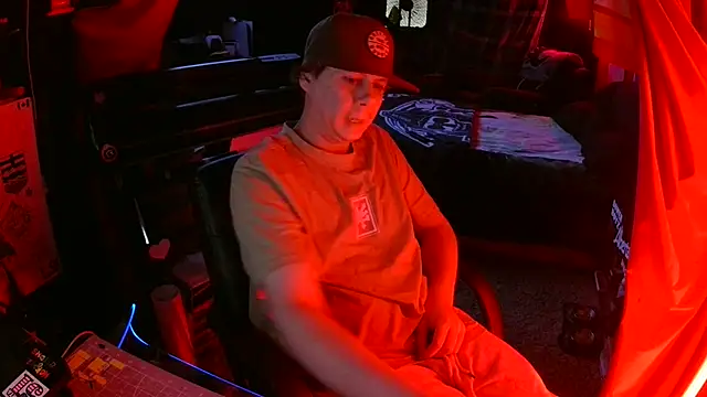 Snapshot of Bowerboi chatting on 11.24.25 Bowerboi online show from 11.24.25