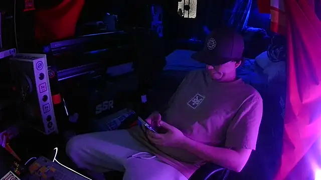 Snapshot of Bowerboi chatting on 11.29.25 Bowerboi online show from 11.29.25