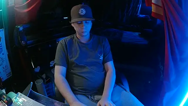 Snapshot of Bowerboi chatting on 12.04.25 Bowerboi online show from 12.04.25