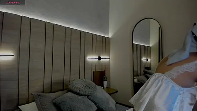 Snapshot of Zoe_Mendez chatting on 11.27.25 Zoe Mendez online show from 11.27.25