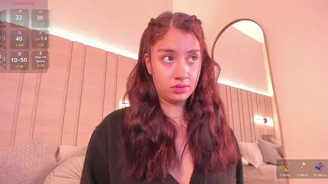 Snapshot of Zoe_Mendez chatting on 11.28.25 Zoe Mendez online show from 11.28.25