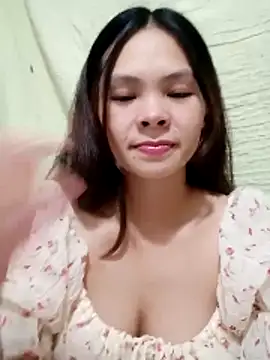 Snapshot of quynhquynh_ chatting on 11.26.25 quynhquynh online show from 11.26.25