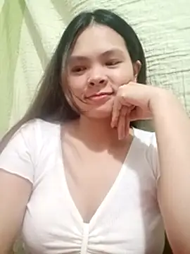 Snapshot of quynhquynh_ chatting on 12.14.25 quynhquynh online show from 12.14.25