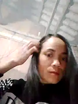 Snapshot of bela-hayes chatting on 12.15.25 bela-hayes online show from 12.15.25