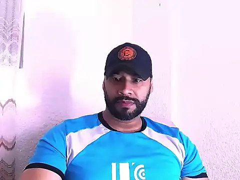 Snapshot of musclehetero chatting on 03.13.26 musclehetero online show from 03.13.26