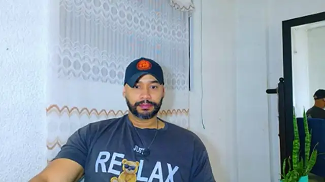 Snapshot of musclehetero chatting on 07.04.26 musclehetero online show from 07.04.26