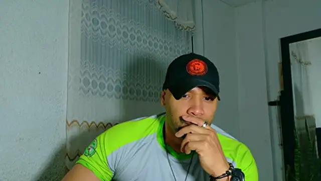 Snapshot of musclehetero chatting on 07.06.26 musclehetero online show from 07.06.26