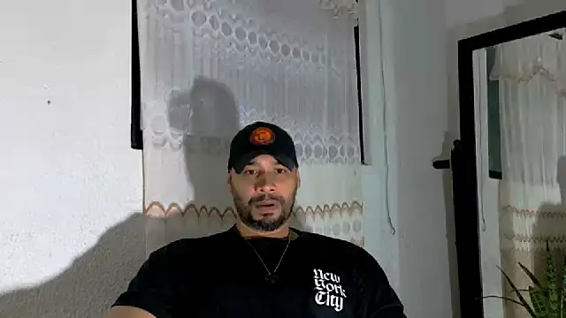 Snapshot of musclehetero chatting on 07.18.26 musclehetero online show from 07.18.26