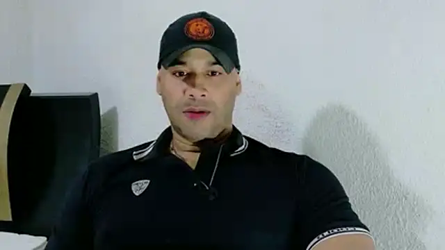 Snapshot of musclehetero chatting on 08.04.26 musclehetero online show from 08.04.26