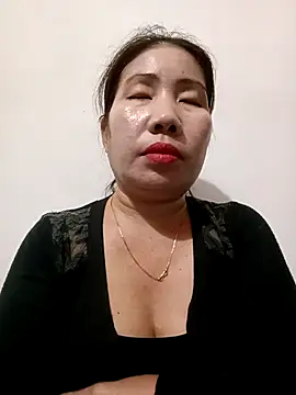 Snapshot of Reema_143 chatting on 12.16.25 Reema 143 online show from 12.16.25