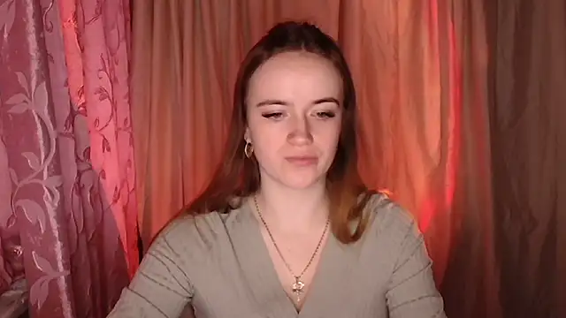 Snapshot of Illa_May chatting on 12.16.25 Illa May online show from 12.16.25