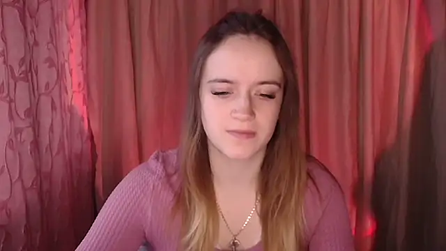 Snapshot of Illa_May chatting on 12.21.25 Illa May online show from 12.21.25