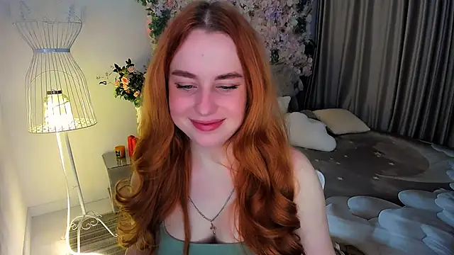 Snapshot of AirySilhouette chatting on 11.30.25 AirySilhouette online show from 11.30.25