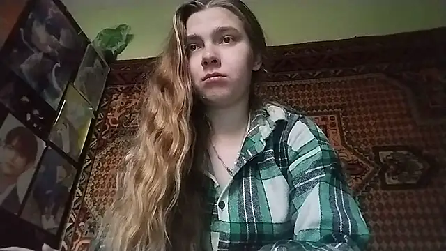 Snapshot of KikiBang chatting on 11.29.25 KikiBang online show from 11.29.25