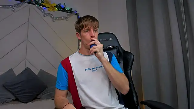 Snapshot of Ostin_Saints chatting on 12.18.25 Ostin Saints online show from 12.18.25