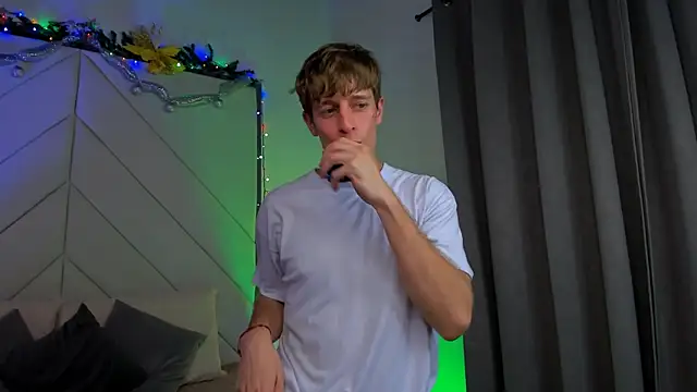 Snapshot of Ostin_Saints chatting on 12.20.25 Ostin Saints online show from 12.20.25