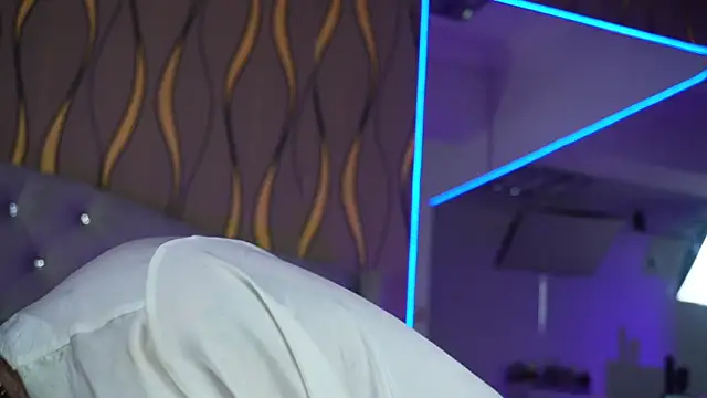 lovely sophia  online show from 11.25.25