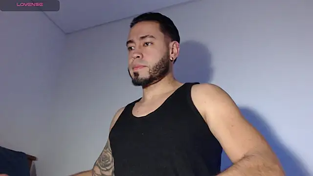 MikeSantoss1 online show from 12.05.25