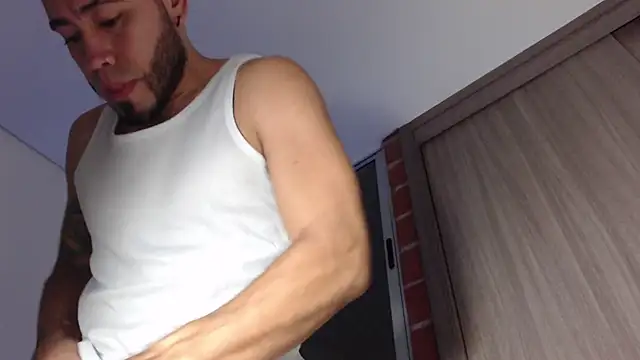 MikeSantoss1 online show from 12.18.25