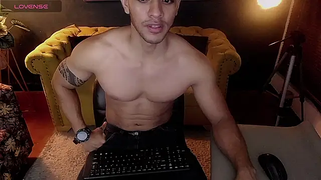 Snapshot of tayler_luke chatting on 11.28.25 tayler luke online show from 11.28.25