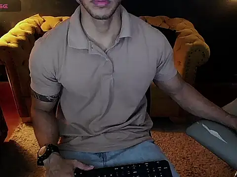 Snapshot of tayler_luke chatting on 12.05.25 tayler luke online show from 12.05.25