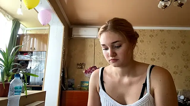 Snapshot of Malley_Saunds chatting on 11.27.25 Malley Saunds online show from 11.27.25