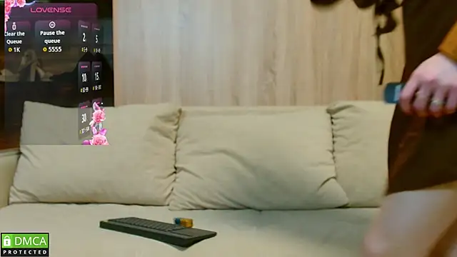 Snapshot of EmilieLong chatting on 11.29.25 EmilieLong online show from 11.29.25