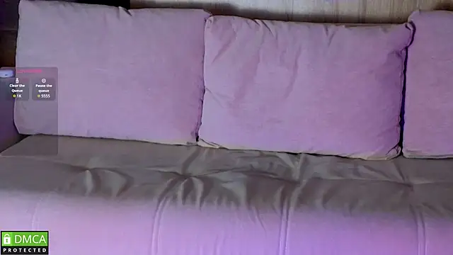 Snapshot of EmilieLong chatting on 01.06.26 EmilieLong online show from 01.06.26