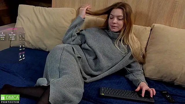 Snapshot of EmilieLong chatting on 01.15.26 EmilieLong online show from 01.15.26