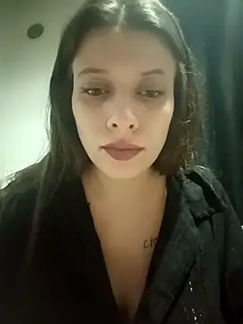 Snapshot of DevinAras chatting on 11.28.25 DevinAras online show from 11.28.25